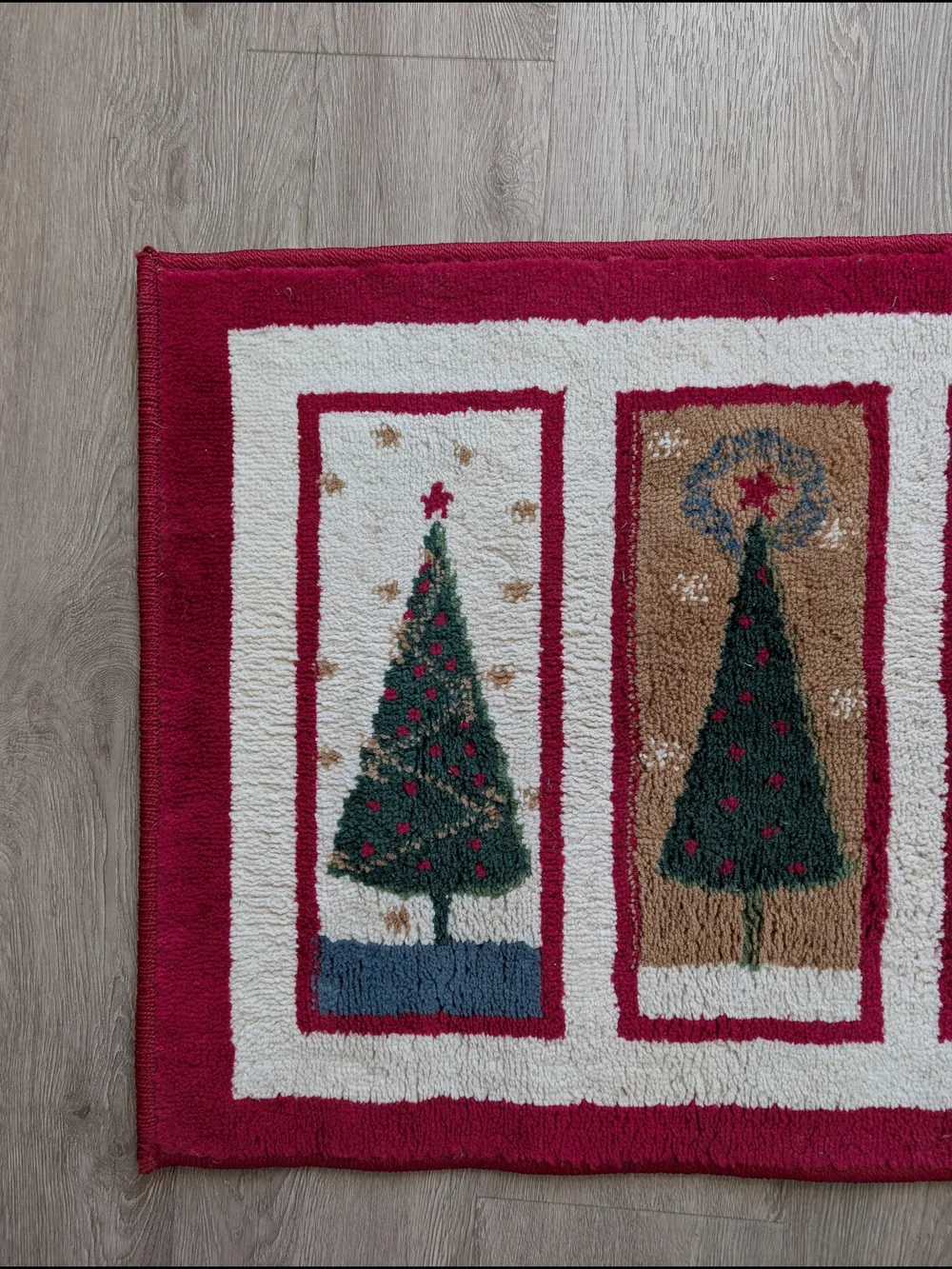 Holiday Christmas Tree Accent Rug - Red